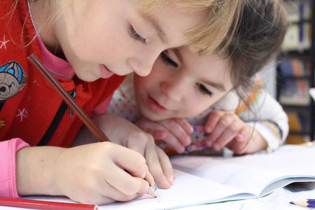 Gyerekek ceruzával - Finommotorika fejlesztése, vonalvezetési feladatok